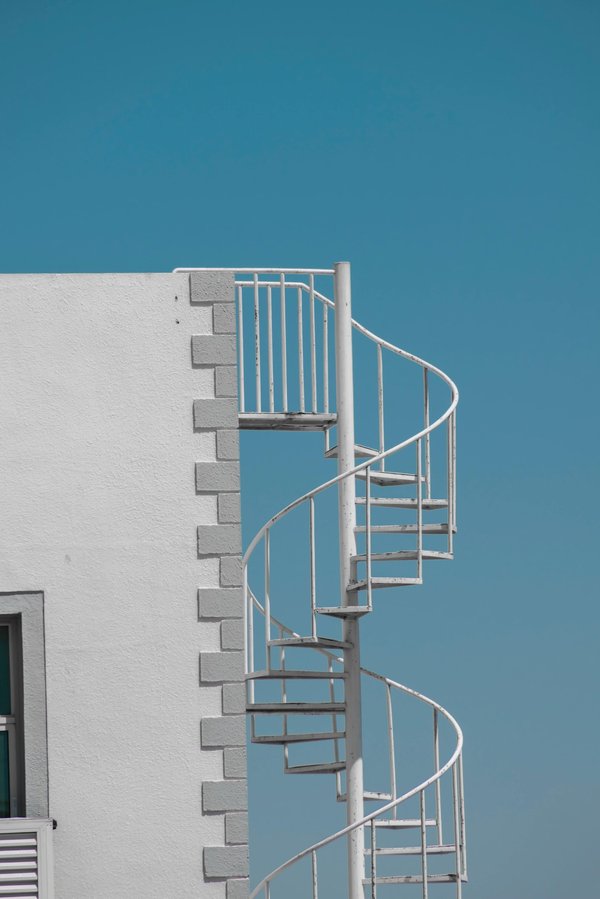 Découvrez nos escaliers en kit pas cher pour sublimer votre extérieur
